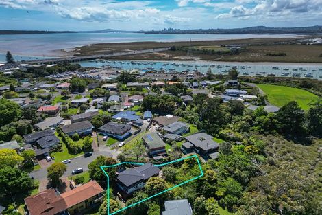 Photo of property in 7 Highlight Parade, Te Atatu South, Auckland, 0610