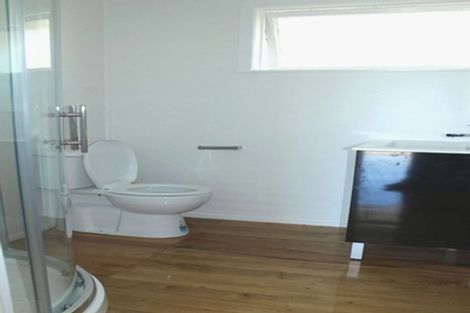 Photo of property in 61 Ocean View Road, Hillcrest, Auckland, 0627