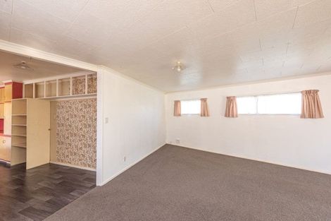 Photo of property in 2 Kotuku Street, Castlecliff, Whanganui, 4501