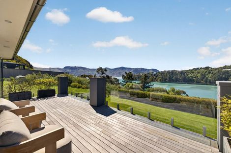 Photo of property in 11 Kaioruru Lane, Charteris Bay, Lyttelton, 8971