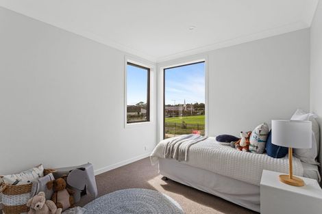 Photo of property in 6 Park Green Avenue, Rosehill, Papakura, 2113