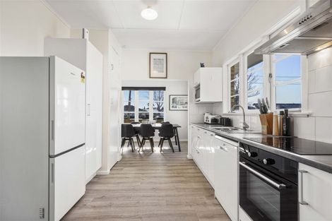 Photo of property in 2 Old Farm Road, Hamilton East, Hamilton, 3216