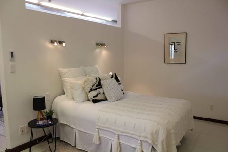 Photo of property in 41a Tamworth Crescent, Newlands, Wellington, 6037