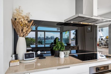 Photo of property in 24 Bridge View Road, Birkenhead, Auckland, 0626