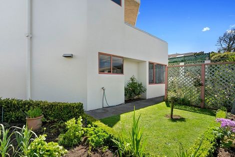 Photo of property in 2/5 Richmond Street, Fitzroy, New Plymouth, 4312