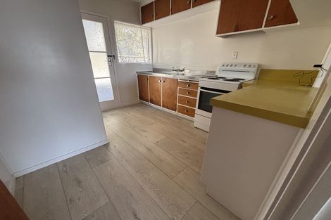 Photo of property in 3/2 Longbill Place, Glendene, Auckland, 0602