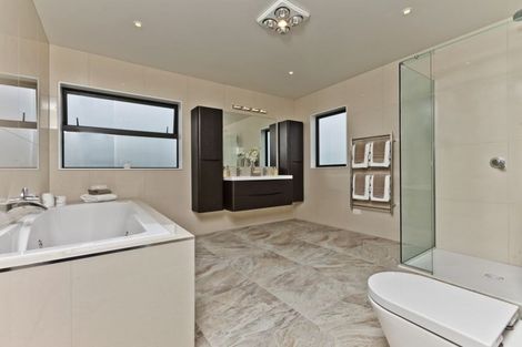 Photo of property in 18 Spyglass Street, Red Beach, 0932