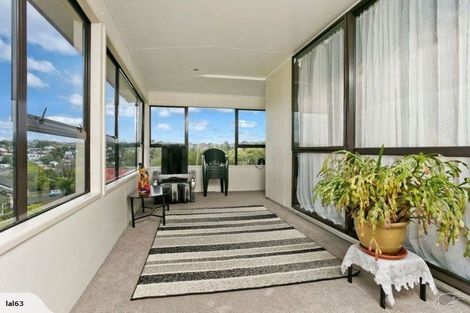 Photo of property in 80 Totaravale Drive, Totara Vale, Auckland, 0629