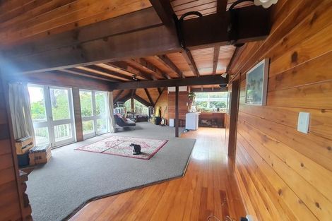 Photo of property in 543 Scenic Drive, Waiatarua, Auckland, 0612