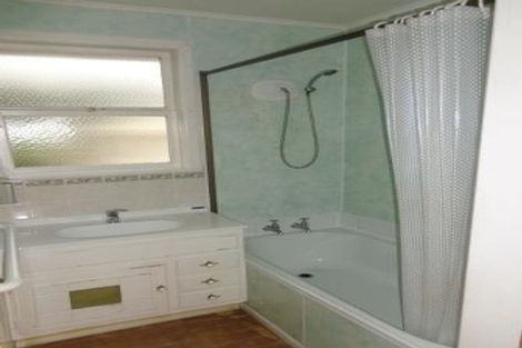 Photo of property in 20 Thomas Avenue, Te Atatu Peninsula, Auckland, 0610