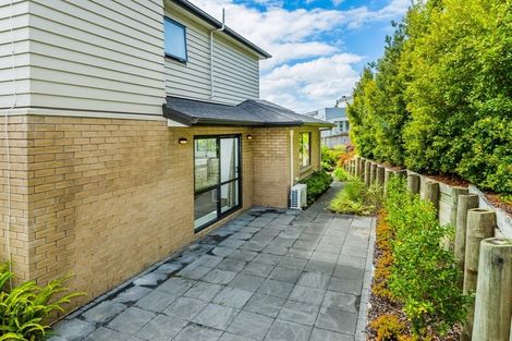 Photo of property in 42 Bur Oak Terrace, Schnapper Rock, Auckland, 0632