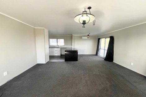 Photo of property in 4 Clearview Heights, Ranui, Auckland, 0612