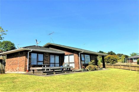 Photo of property in 2 Sherpa Place, Massey, Auckland, 0614