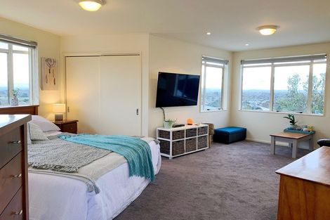 Photo of property in 15 Woodford Heights, Havelock North, 4130