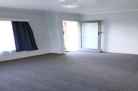 Photo of property in 32 Raleigh Road, Northcote, Auckland, 0627