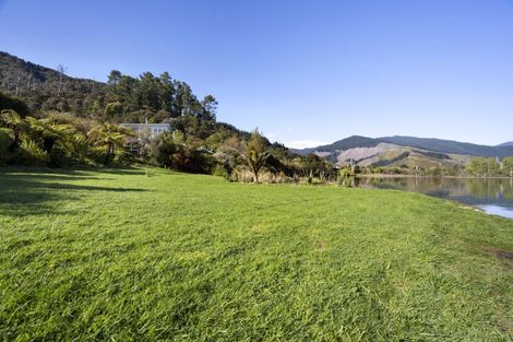 Photo of property in 1735 Queen Charlotte Drive, Linkwater, Picton, 7281