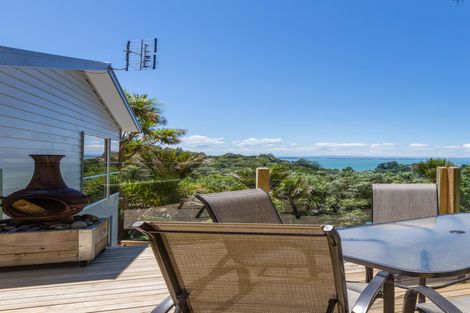 Photo of property in 2a Warner Park Avenue, Laingholm, Auckland, 0604