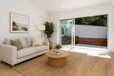 Photo of property in 4/92 Churchill Road, Murrays Bay, Auckland, 0630