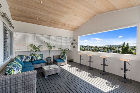 Photo of property in 1/33 Braemar Road, Rothesay Bay, Auckland, 0630