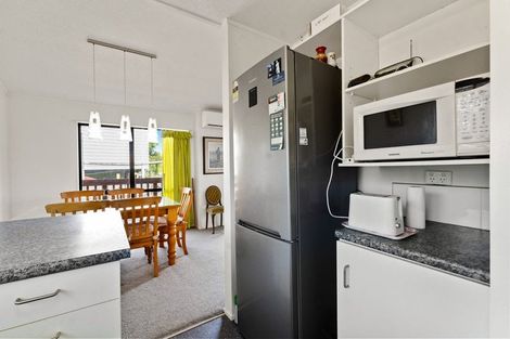 Photo of property in 1/9a Kitewao Street, Northcote, Auckland, 0627