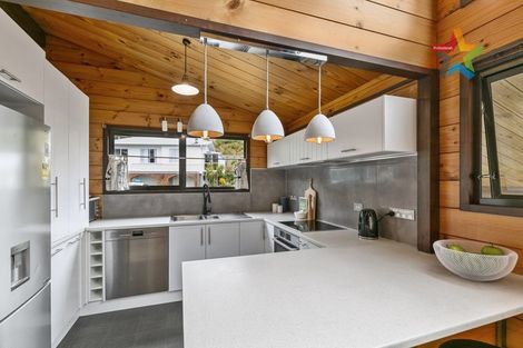 Photo of property in 87 Allington Road, Karori, Wellington, 6012