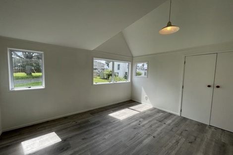 Photo of property in 106 Lincoln Park Avenue, Massey, Auckland, 0614