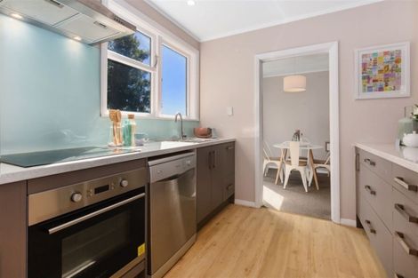 Photo of property in 2 Bedford Street, Cannons Creek, Porirua, 5024