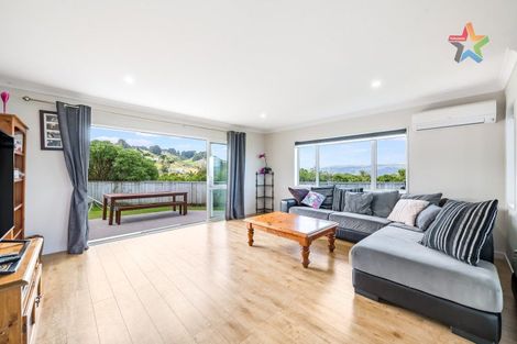 Photo of property in 2 Poto Road, Normandale, Lower Hutt, 5010