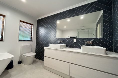 Photo of property in 18 Pendennis Point, Camborne, Porirua, 5026