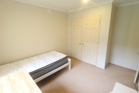 Photo of property in 16 Crimson Park, Oteha, Auckland, 0632