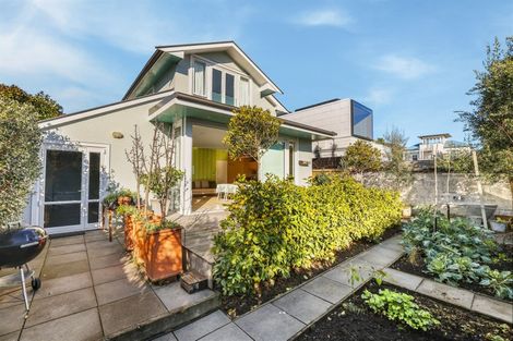 Photo of property in 6 Menzies Street, Sumner, Christchurch, 8081