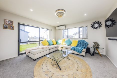 Photo of property in 95b Maplesden Drive, Clendon Park, Auckland, 2103