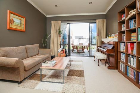 Photo of property in 13 Gibbston Close, Huntington, Hamilton, 3210