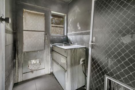 Photo of property in 2/21a Ludlow Terrace, Totara Vale, Auckland, 0627