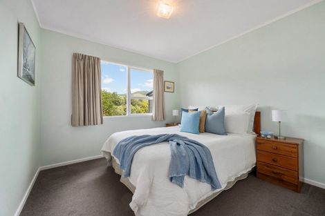 Photo of property in 18 Florio Terrace, Tawa, Wellington, 5028