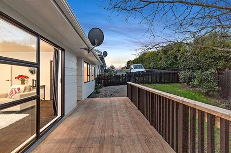 Photo of property in 2/2 Oreil Avenue, West Harbour, Auckland, 0618