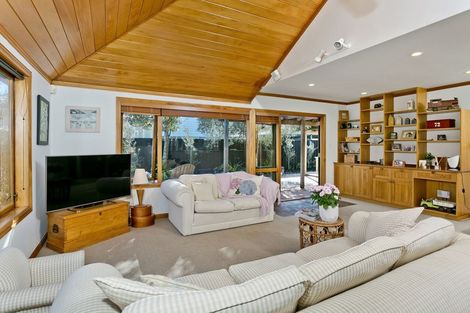 Photo of property in 2/76 Norwood Road, Bayswater, Auckland, 0622