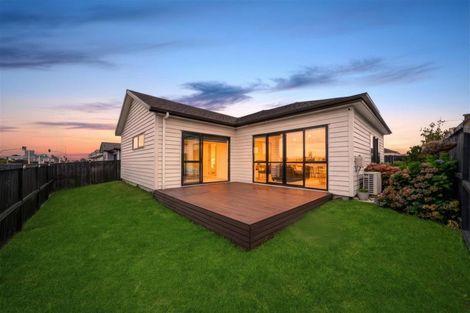 Photo of property in 6 Kakabeak Way, Takanini, 2110