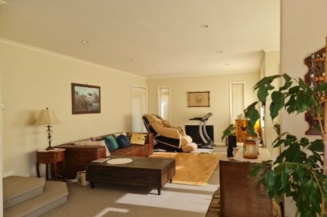 Photo of property in 37 English Oak Drive, Schnapper Rock, Auckland, 0632