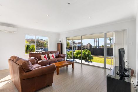 Photo of property in 16 Fielding Crescent, Farm Cove, Auckland, 2012