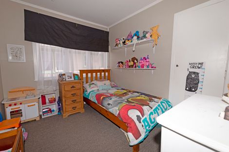 Photo of property in 14 Birdwood Road, Swanson, Auckland, 0612