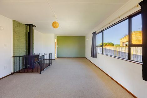 Photo of property in 12 Lake Street, Takapau, 4203