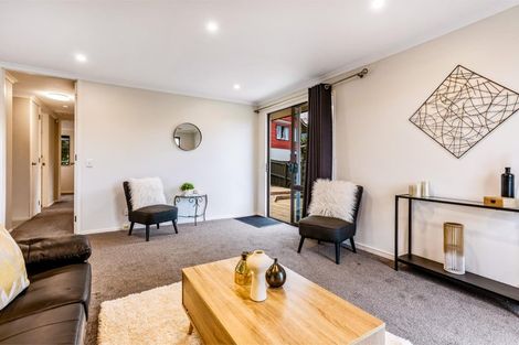 Photo of property in 2/4 Elizabeth Drive, West Harbour, Auckland, 0618