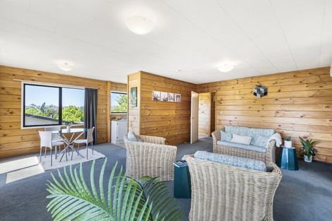 Photo of property in 1/8 Camilla Grove, Totara Vale, Auckland, 0629