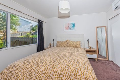 Photo of property in 2/26 Midgley Road, West Harbour, Auckland, 0618