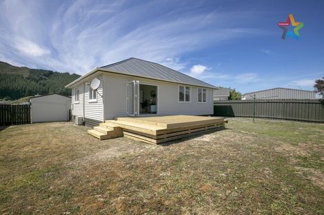 Photo of property in 17 Grimsby Grove, Wainuiomata, Lower Hutt, 5014