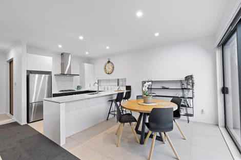 Photo of property in 8 Kuparu Lane, Red Beach, 0932