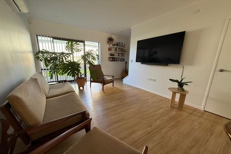 Photo of property in 8 Kitea Place, Mangere, Auckland, 2022