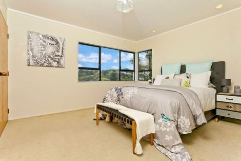 Photo of property in 2/21 Greenvalley Rise, Glenfield, Auckland, 0629
