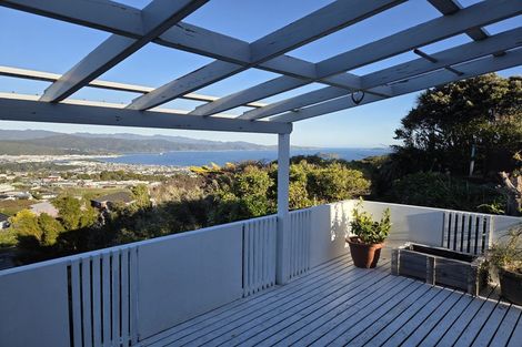 Photo of property in 35 Acacia Avenue, Maungaraki, Lower Hutt, 5010